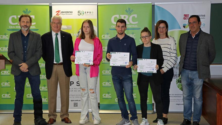 Tres alumnos de la Escuela Politécnica de Orihuela reciben un premio de más de mil euros
