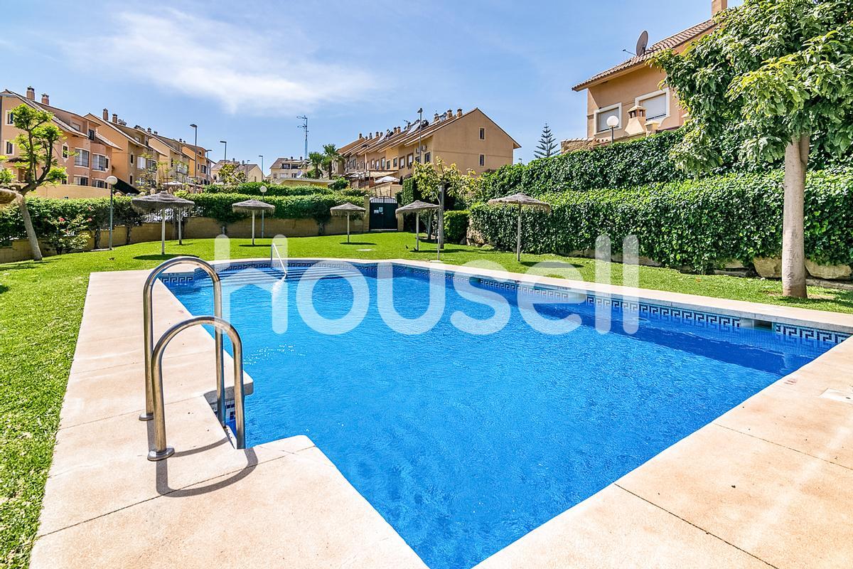 Casa con piscina en venta en Cártama.