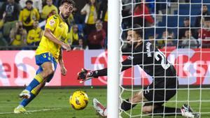 Resumen, goles y highlights del UD Las Palmas 2 - 0 Valencia CF de la jornada 24 de LaLiga EA Sports