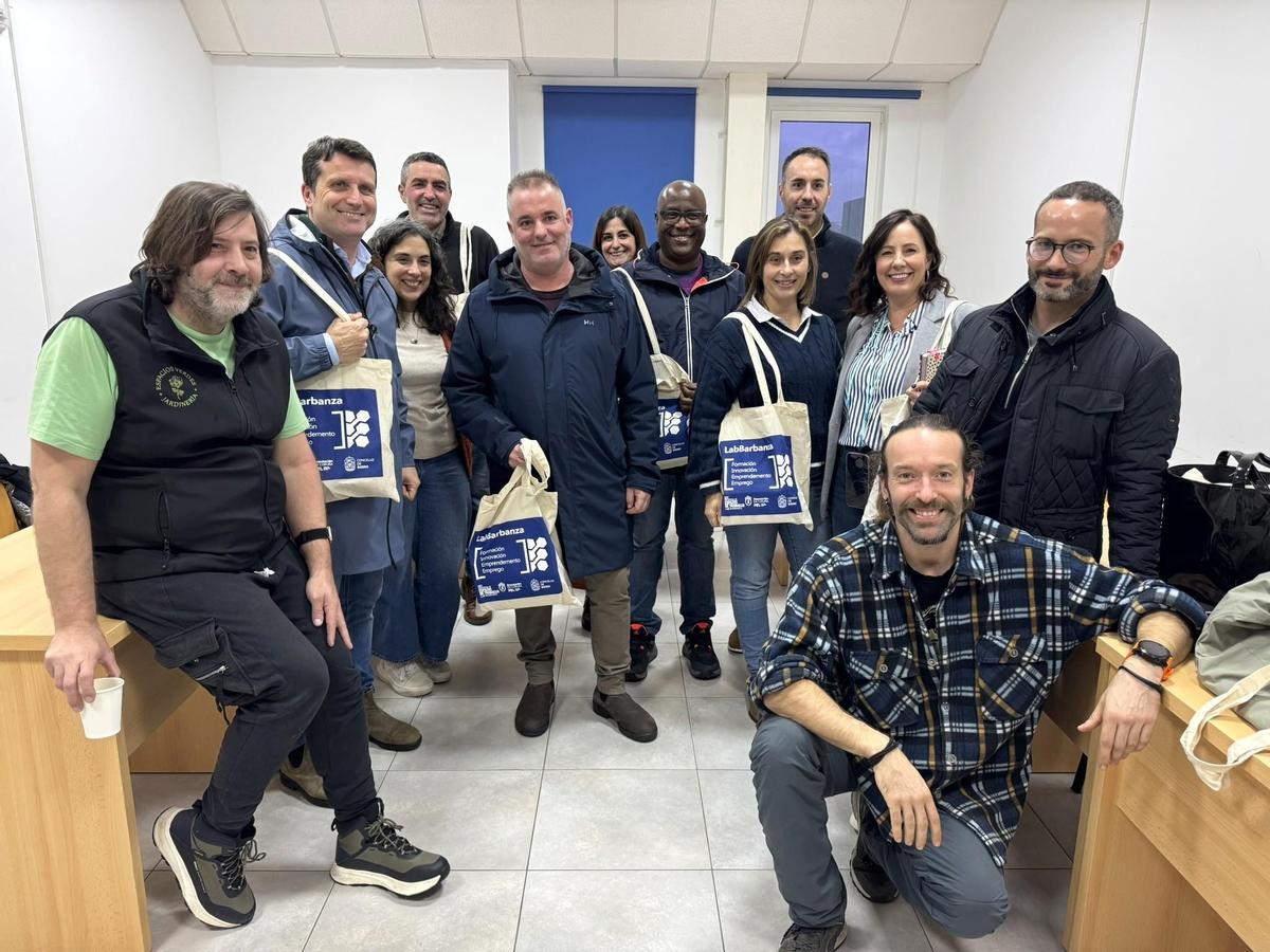 José Ramón Romero, segundo pola esquerda, cos 'coworkers' do Lab Barbanza.