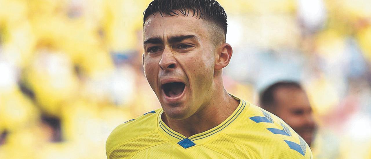 El atacante tinerfeño de la UD Alberto Moleiro González celebra su primer y único tanto en LaLiga ante el Ibiza, el pasado 11 de septiembre, en el Gran Canaria.  | | ANDRÉS CRUZ