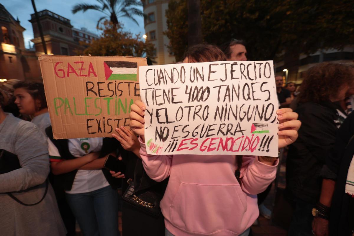 Decenas de personas muestran su apoyo al pueblo palestino en una ...