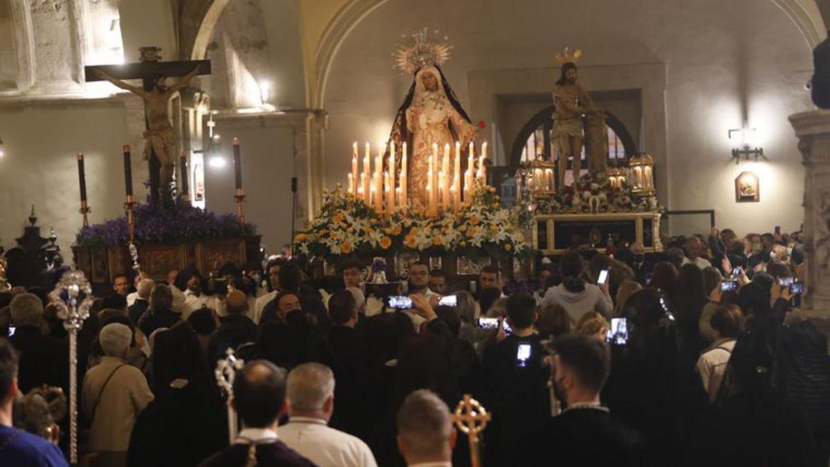 El interior de la iglesia.