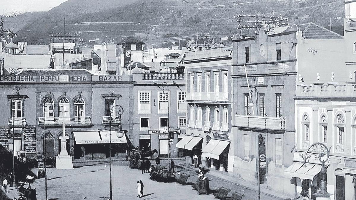 Casa Lugo Viña, primera a la derecha de la imagen del año 1920