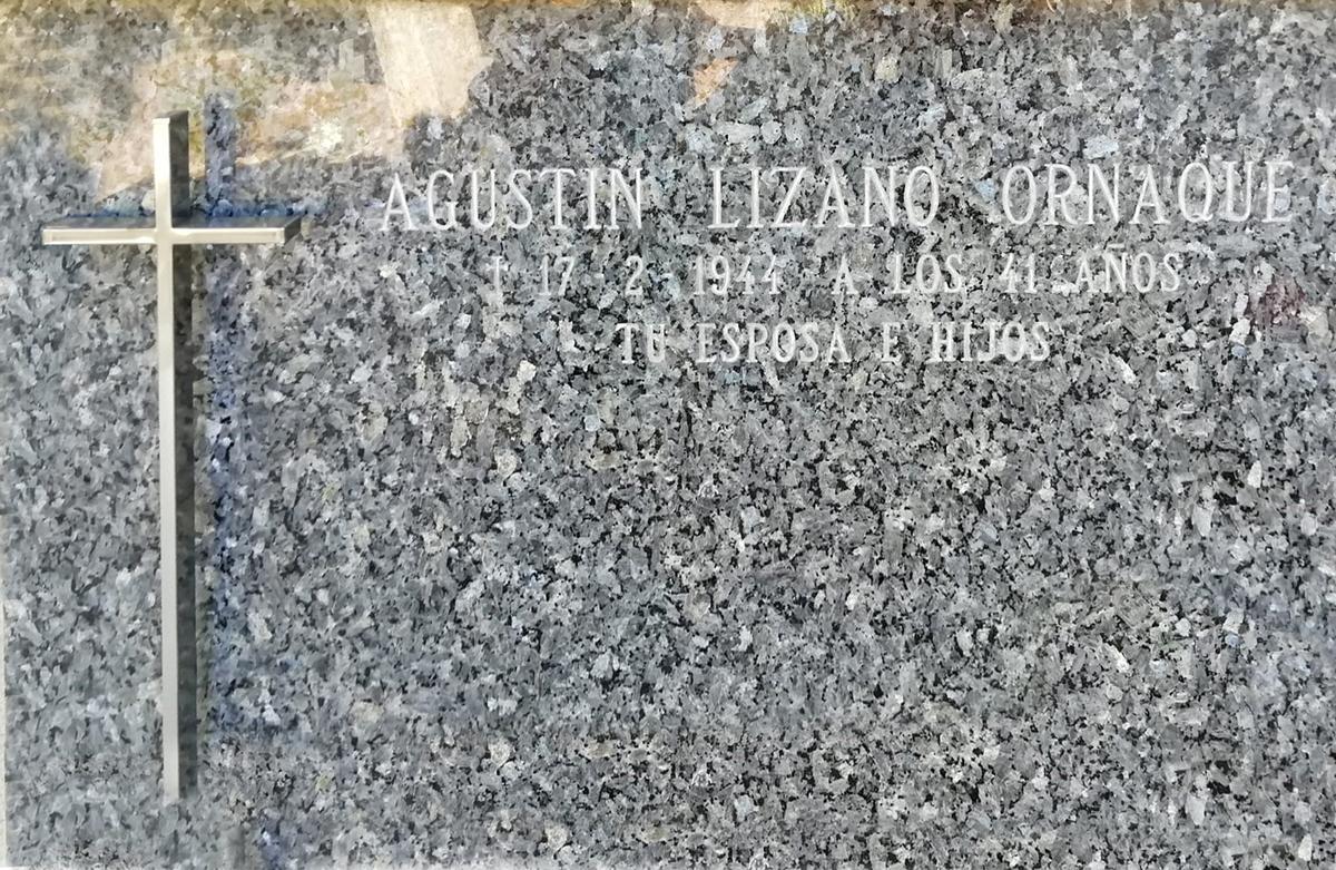 Su lápida en el cementerio de Alfondeguilla.