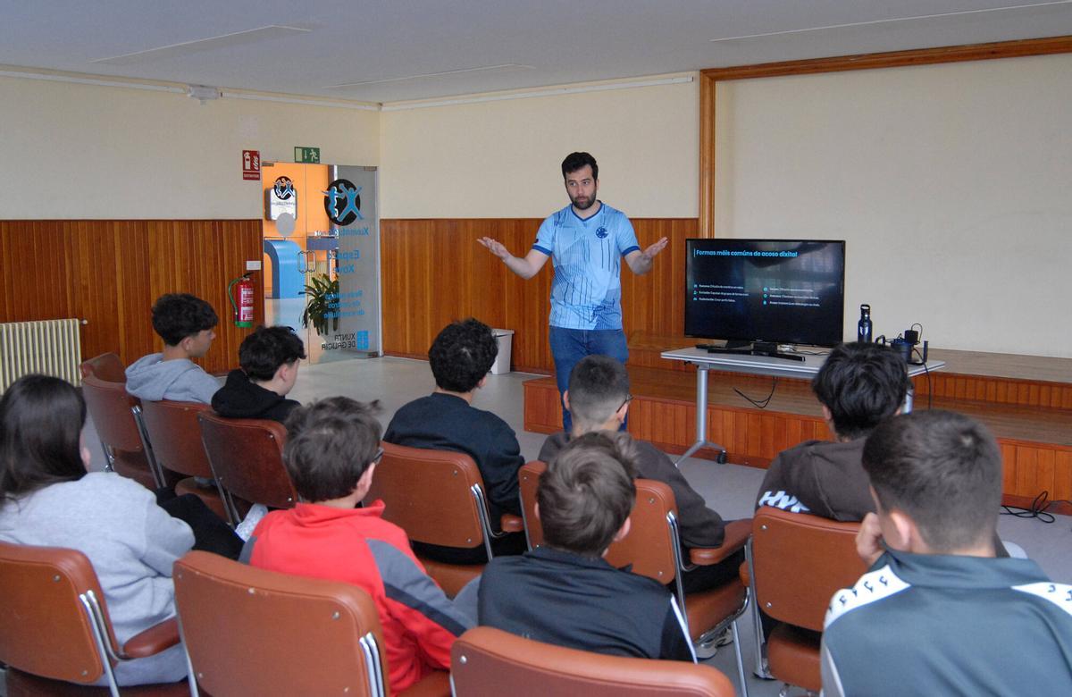 Charla sobre ciberacoso en Lalín.