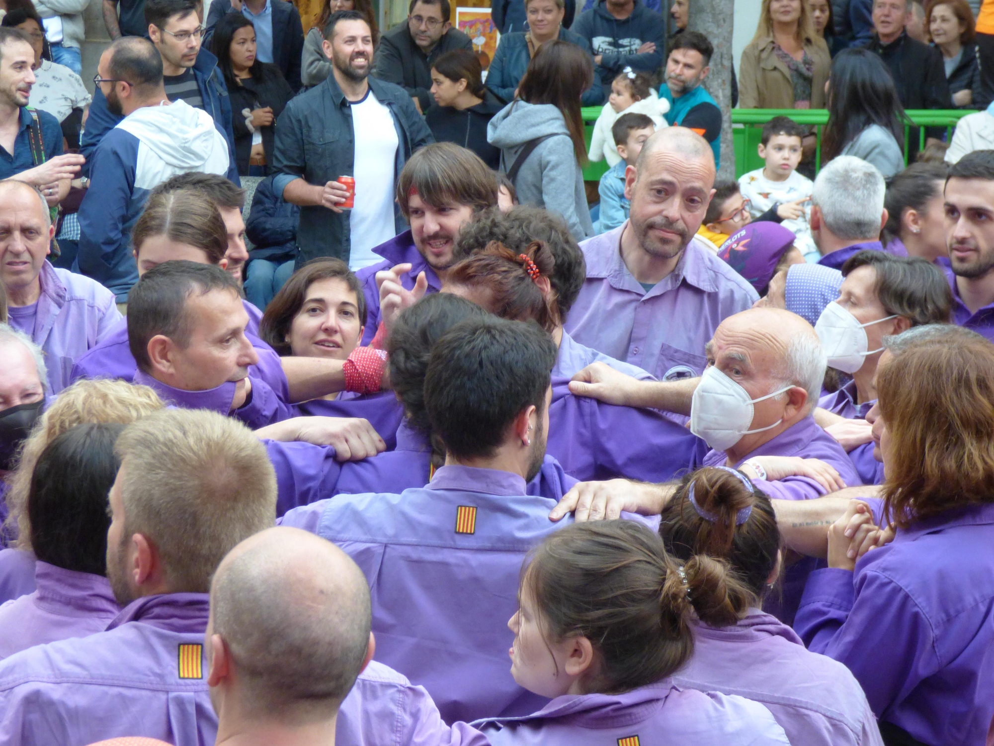 Els castellers de Figueres vesteixen la Monturiola