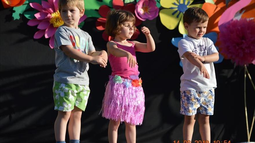 Los escolares celebran el fin de curso con bailes y actuaciones