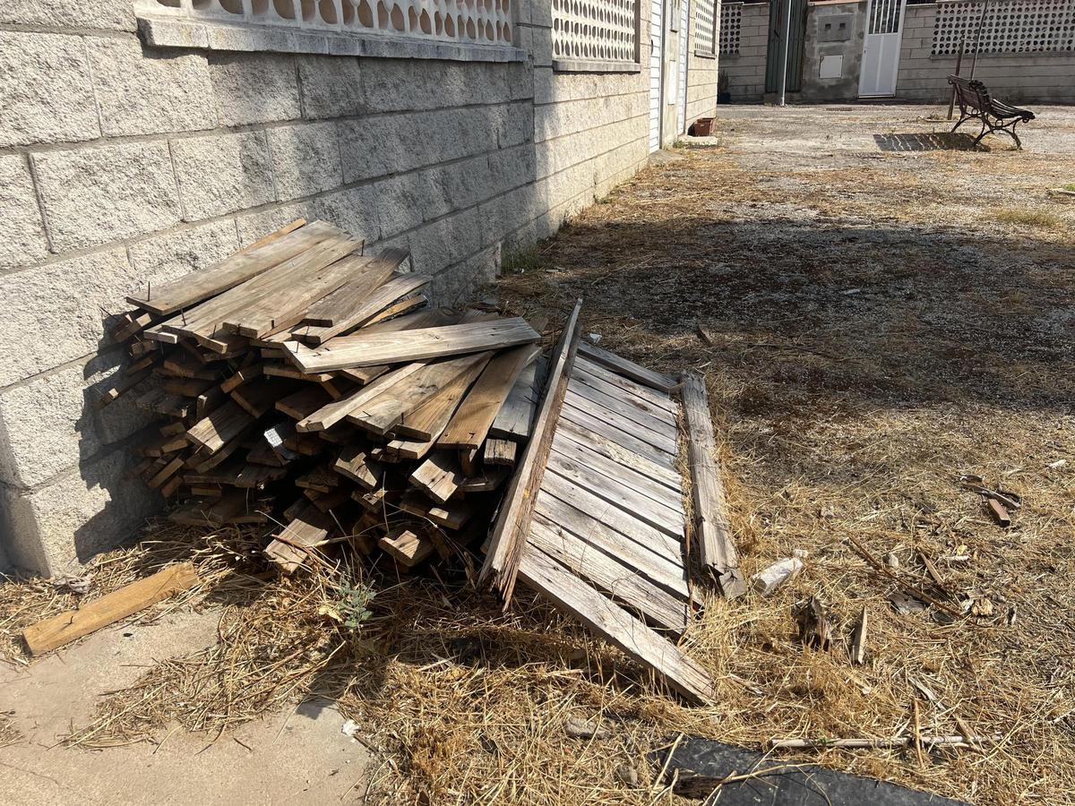 Quejas por el descuido del residencial Gredos, en Cáceres