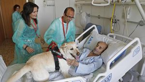 Rafael recibe a Perla en el Hospital de Salt