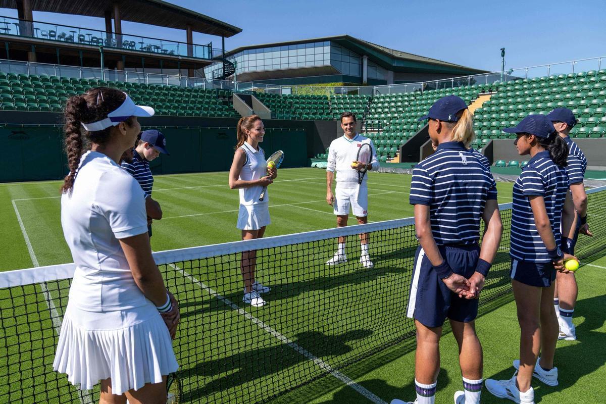 Federer y Kate Middleton, recogepelotas por un día en Wimbledon Federer y Kate Middleton, recogepelotas por un día en Wimbledon