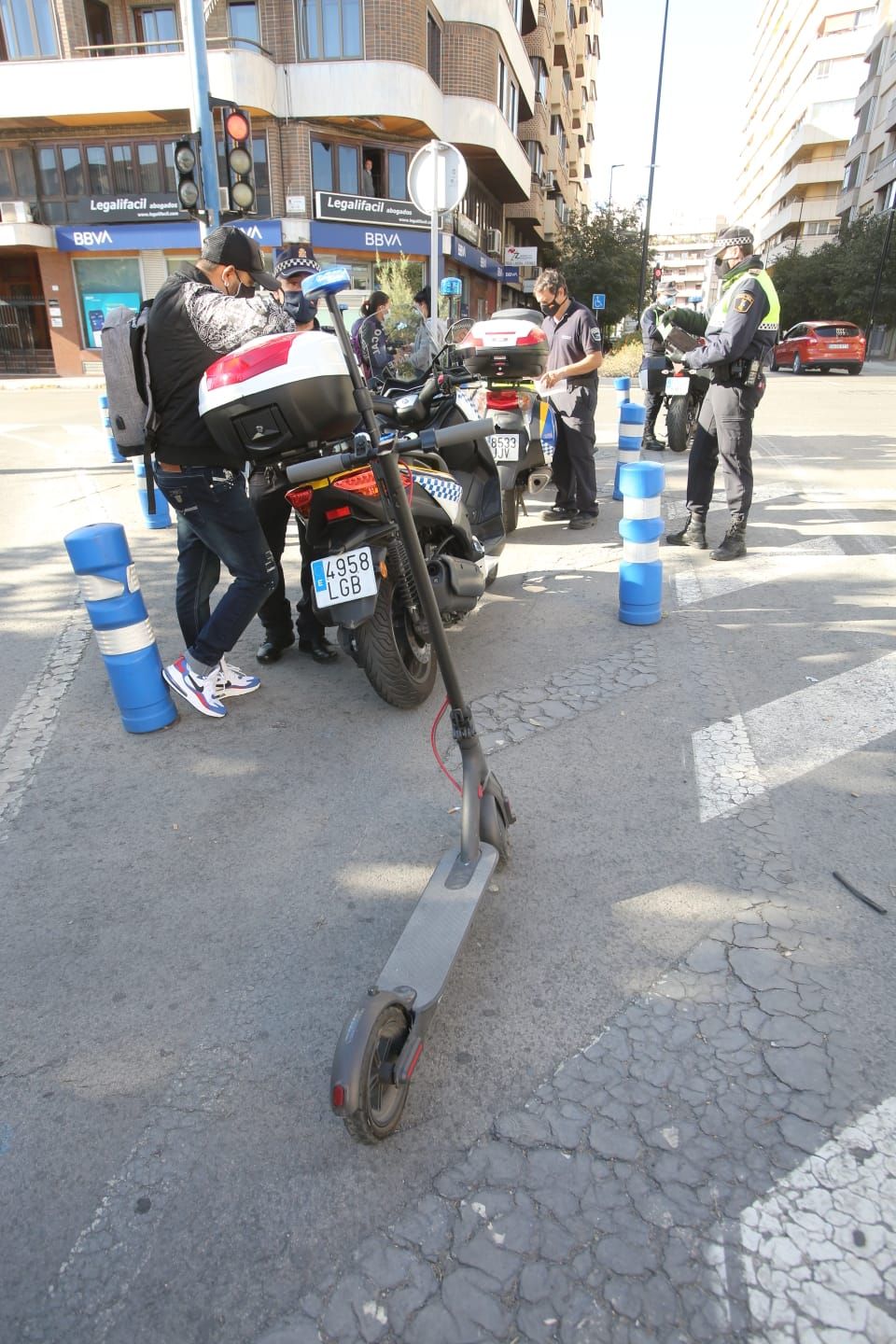 Primeras multas en Alicante a usuarios de patinetes por incumplir la ordenanza