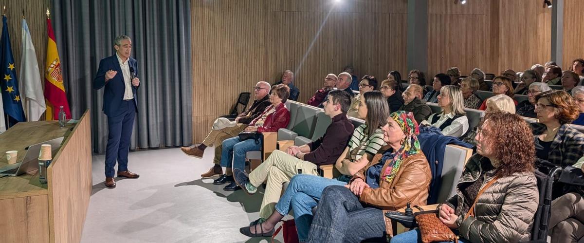 Charla en Lalín del urólogo  Manuel Ruibal Moldes |