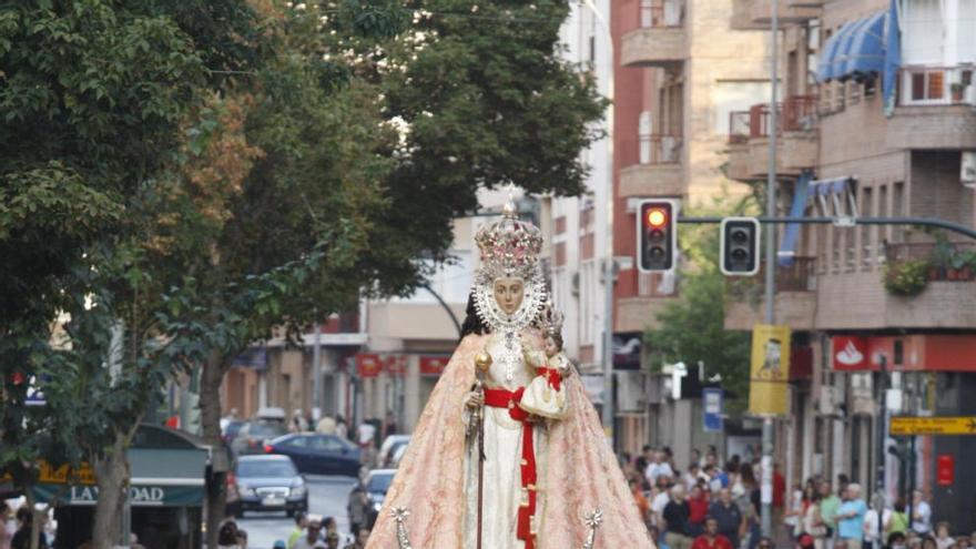 La imagen de la Fuensanta recorre las calles de Murcia