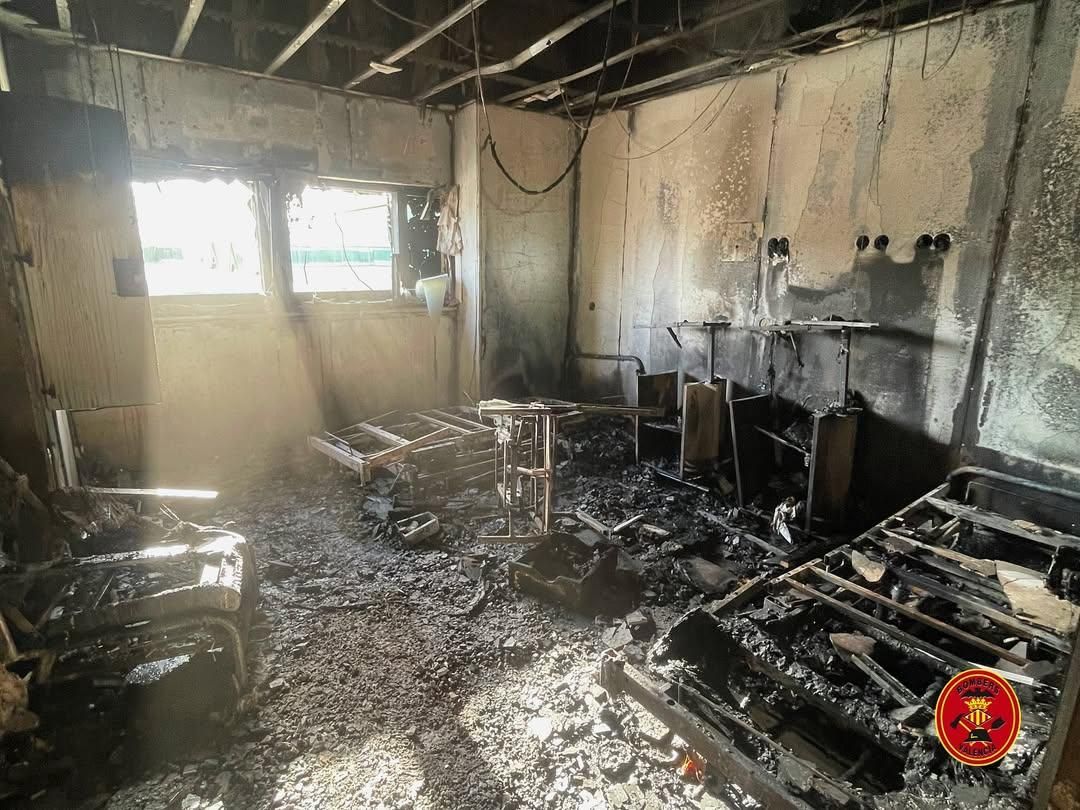 El fuego ha calcinado varias habitaciones del área de Psiquiatría en el Hospital La Fe