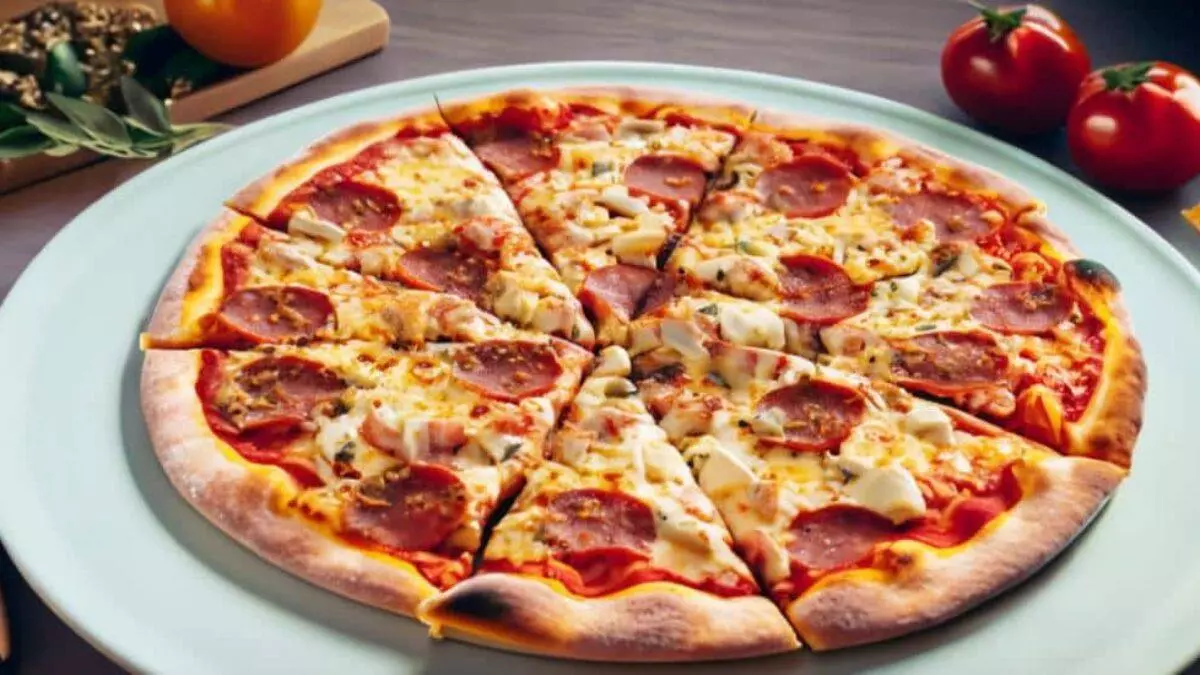 ¿Pizza del día anterior? El truco de un chef para recalentarla y dejarla "mejor que recién hecha"
