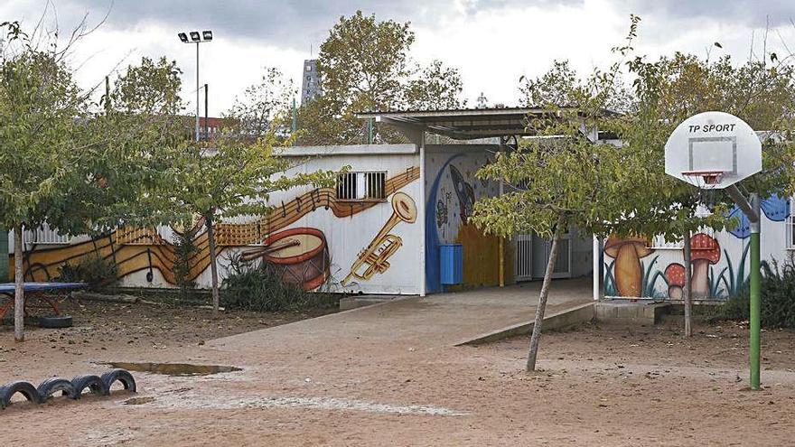 Els barracons de l&#039;escola, en una fotografia de setembre.