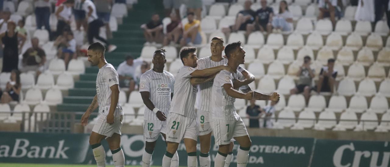 Willy Ledesma celebra su gol anotado al Unionistas, en El Arcángel, en la primera jornada de Liga.