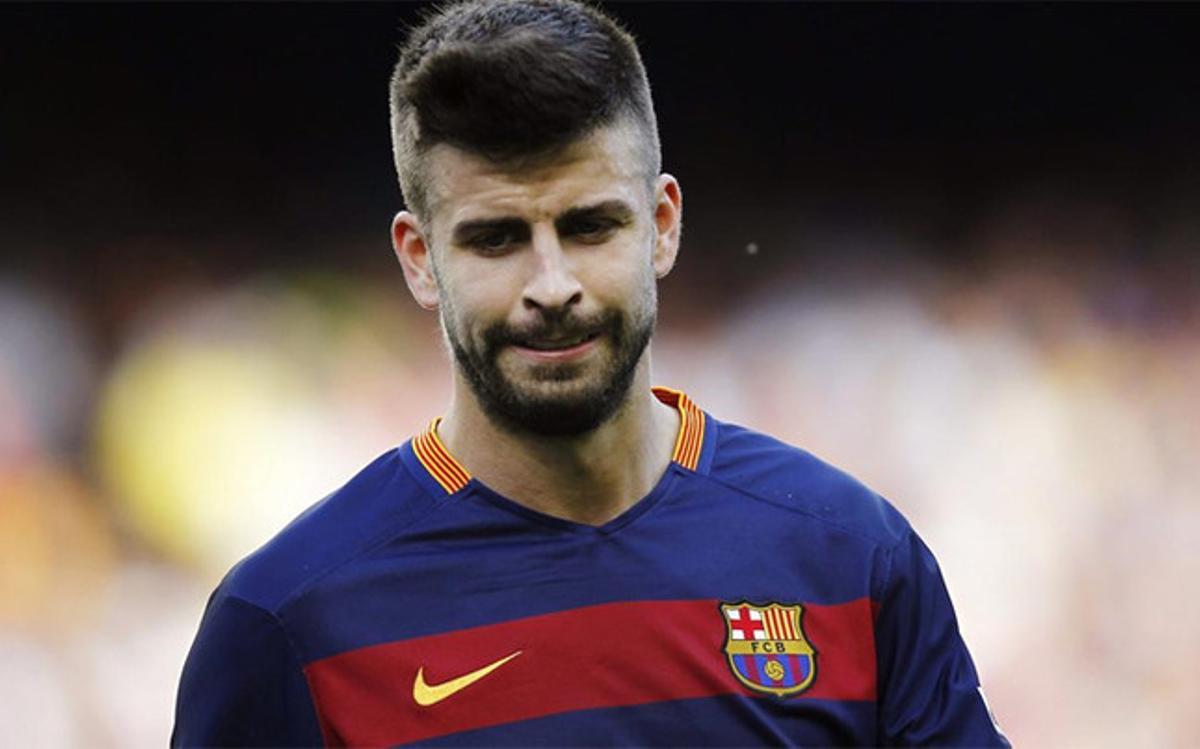 La afición pita a Piqué