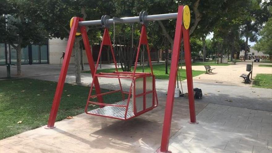 El parque Ángel Bolsas cuenta con un columpio inclusivo