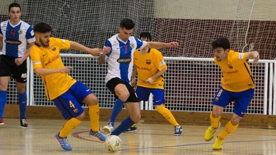 Un lance del encuentro que disputaron Hércules San Vicente y Barcelona B en la tarde de ayer.