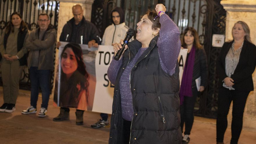 Concentración por Wafaa en La Pobla Llarga
