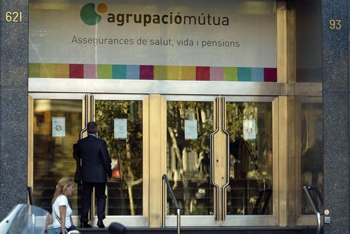Oficina d’Agrupació Mútua a la Gran Via de Barcelona. Oficina d’Agrupació Mútua a la Gran Via de Barcelona.