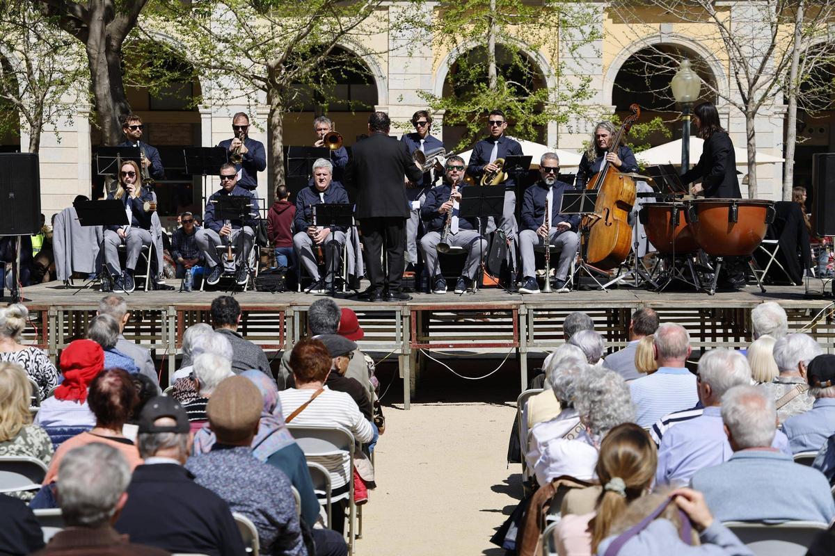 Les imatges del concert de Setmana Santa amb la cobla La Flama de Farners