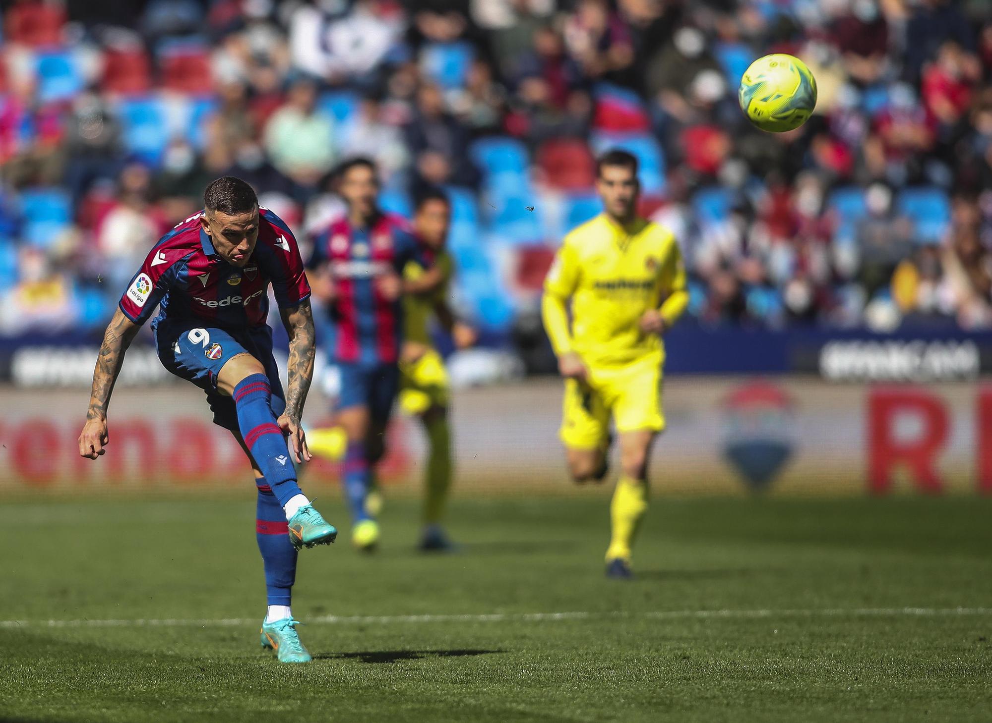 Las imágenes de la victoria del Levante frente al Villarreal en el Ciutat de València