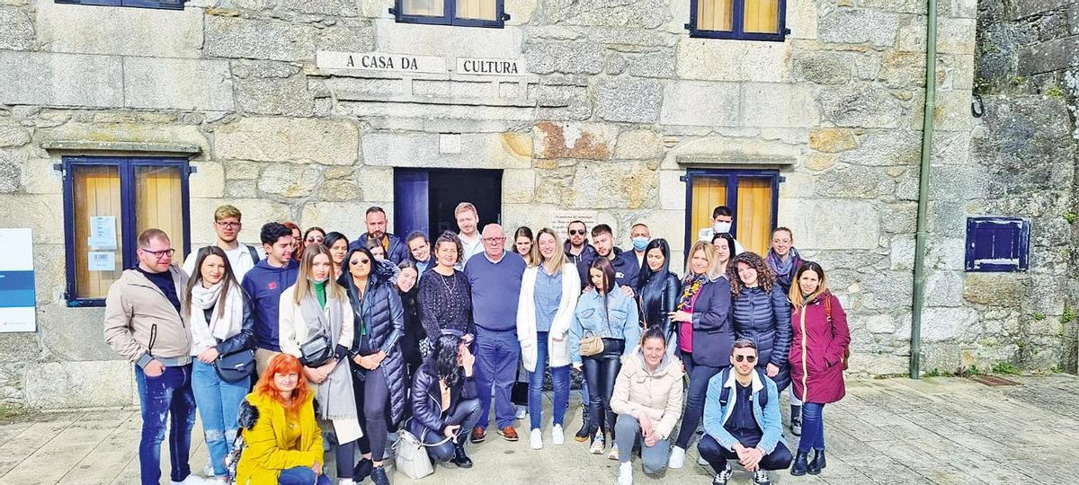 Grupo de jóvenes europeos del intercambio de Muxema con munícipes bañeses. Foto: CDB