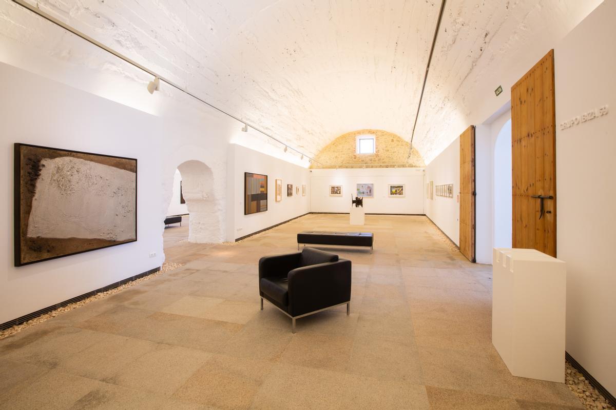 La huella histórica de Ibiza se puede conocer a través de los tesoros artísticos y arqueológicos que se exponen en los diferentes museos.