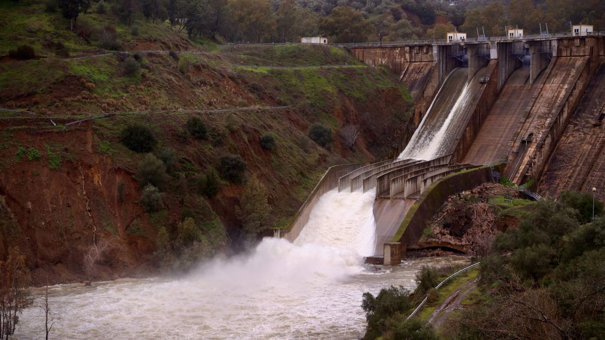 Desembalse en San Rafael de Navallana