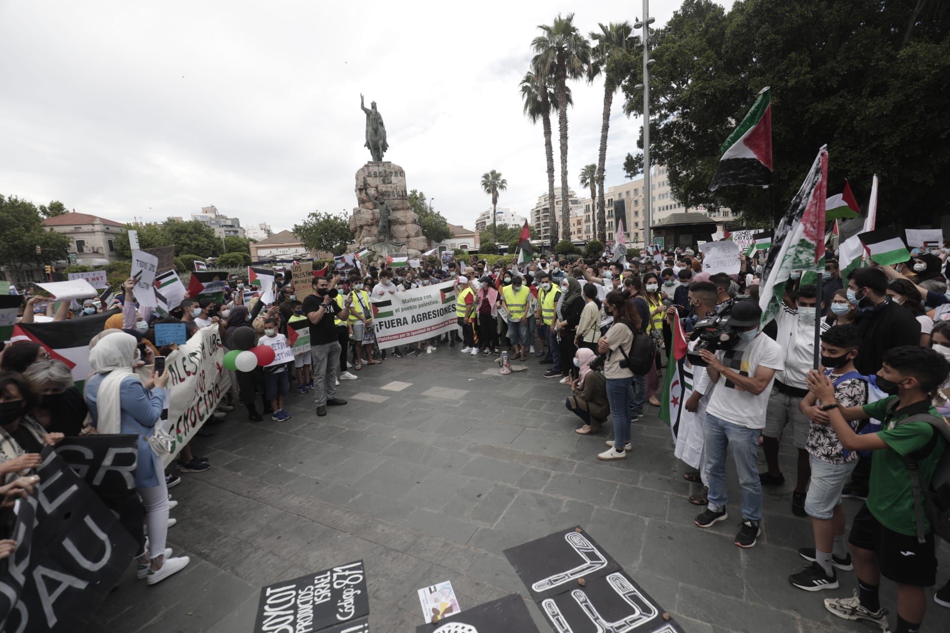Cientos de personas se concentra en Palma para expresar su apoyo al pueblo palestino