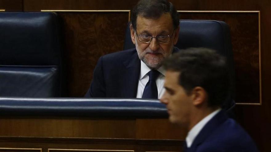Rivera llama a Rajoy a &quot;rectificar ya&quot; ante el &quot;gobierno rebelde&quot; de Torra