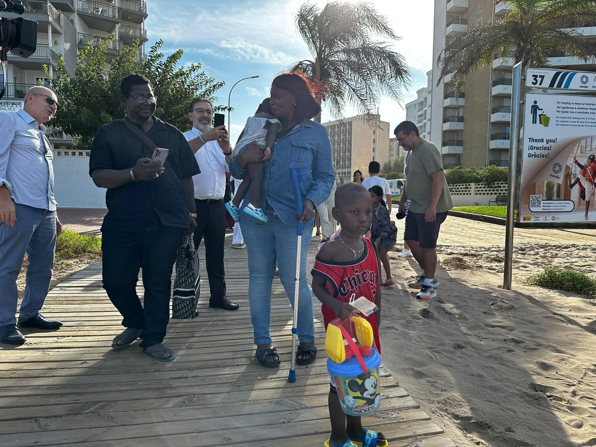 Así ha sido el encuentro de niños con el mar que nunca antes habían visto