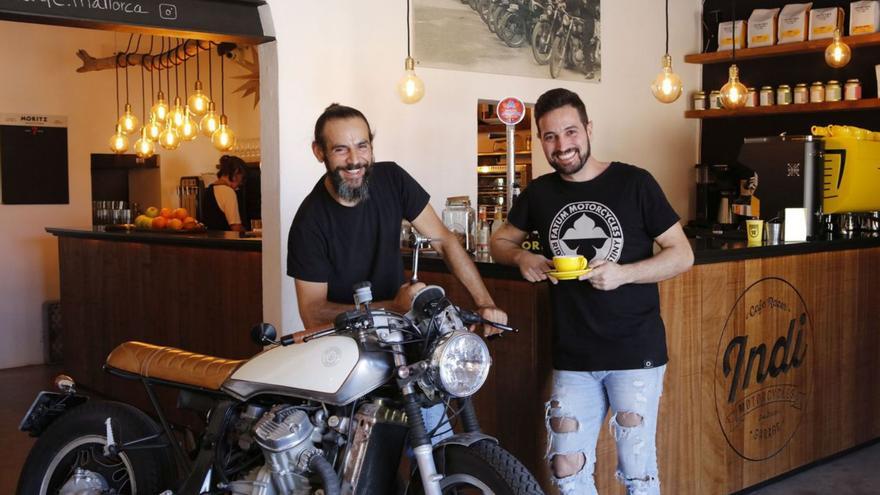 Kaffee und Motorradwerkstatt: Eine verrückte Kneipe im Süden von Mallorca