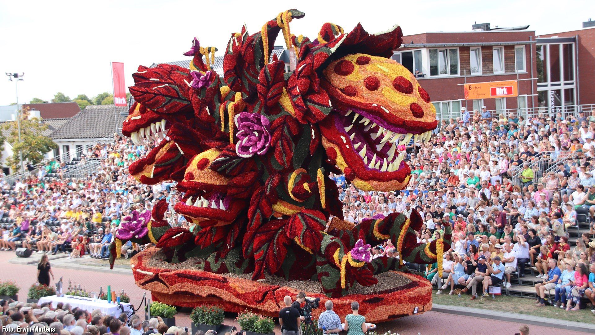 Las espectaculares carrozas de la "Batalla de Flores Holandesa"