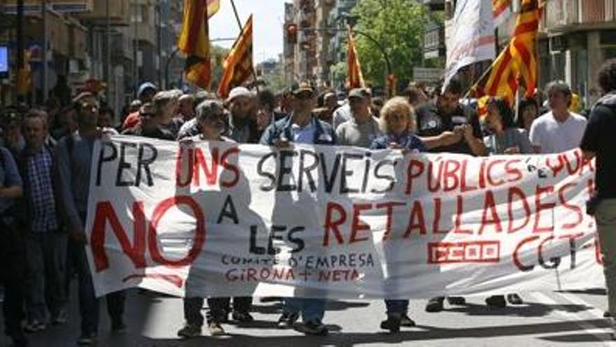 Els escombriarires manifestant-se ahir per Girona i alertant de la futura vaga.