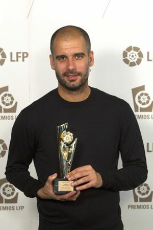 L’entrenador del Barcelona, Pep Guardiola, després de recollir el premi al millor entrenador de Primera Divisió (Lliga BBVA).