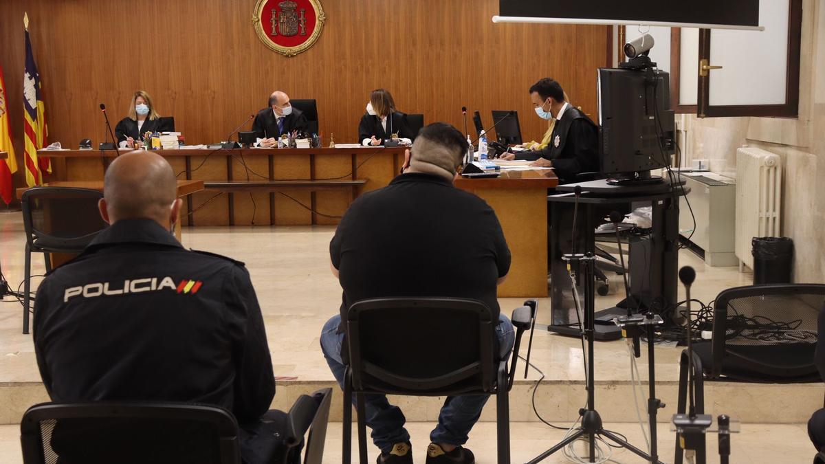 El acusado, ayer durante el juicio en la Audiencia Provincial de Palma.