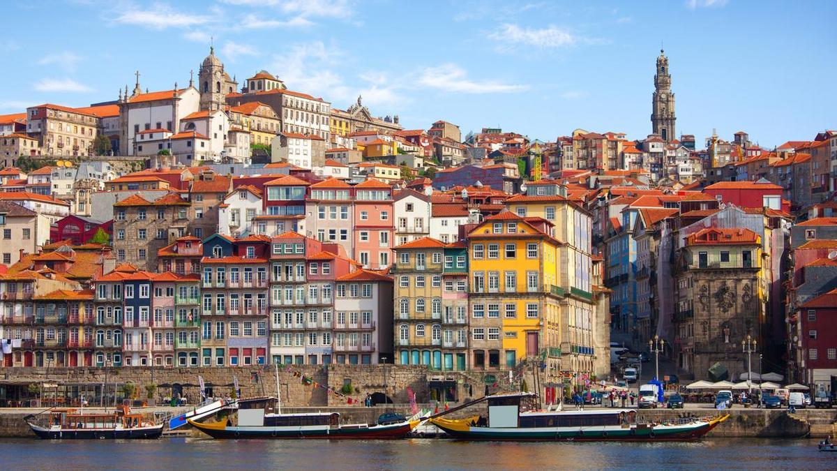 La ciudad favorita de la clase media para una escapada de octubre está justo a España