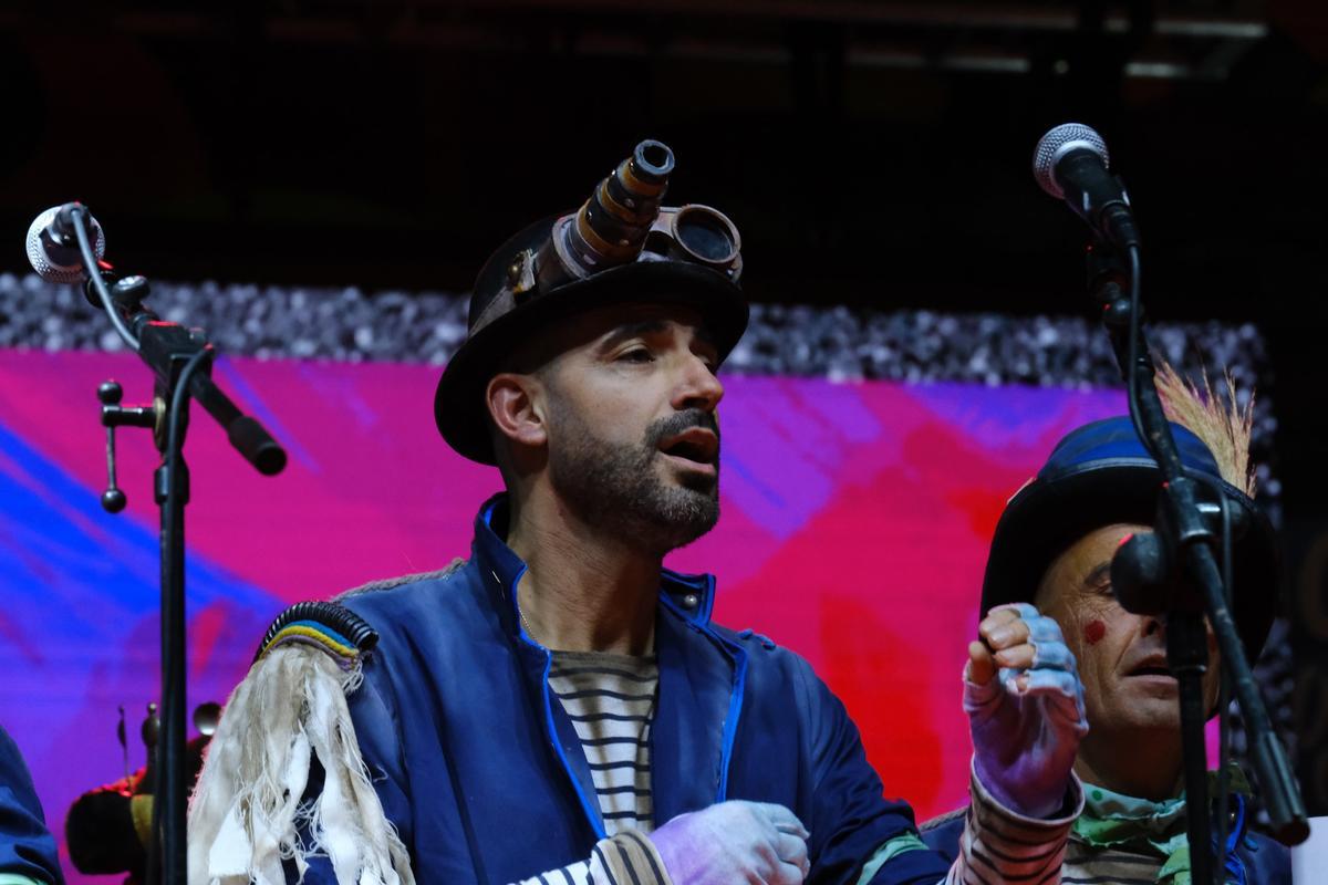 El Carnaval de Málaga ya toma las calles tras el pregón de Maxi
