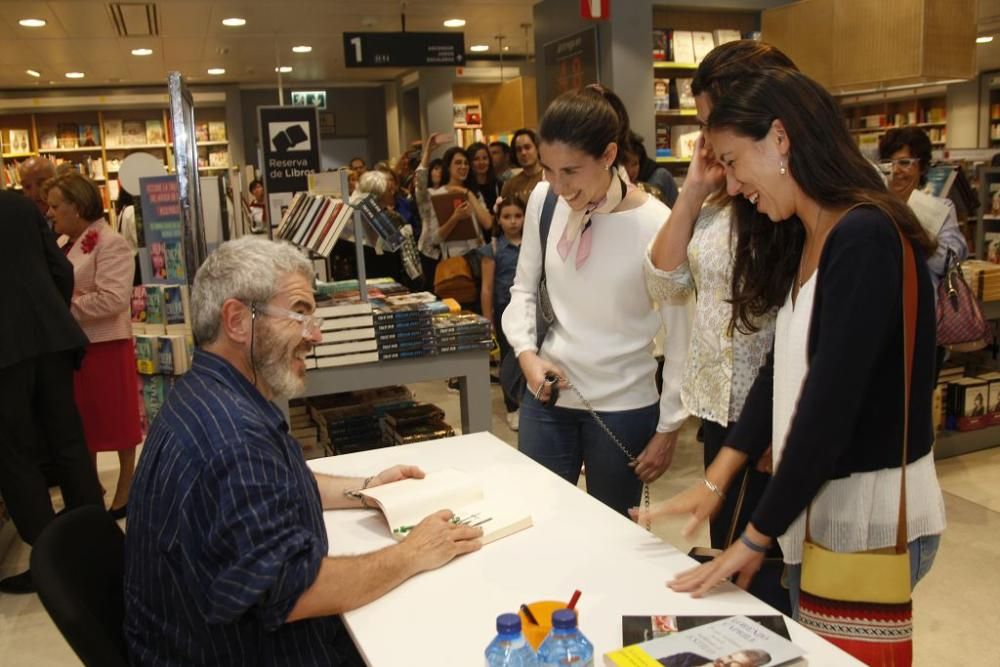 Firma de libros de Lorenzo Caprile en El Corte Inglés de Murcia