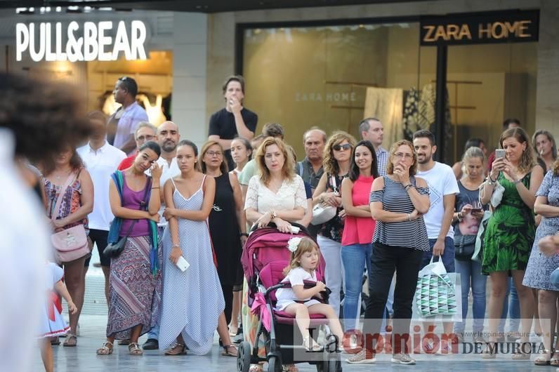 Los bailes latinos salen a la calle en Murcia