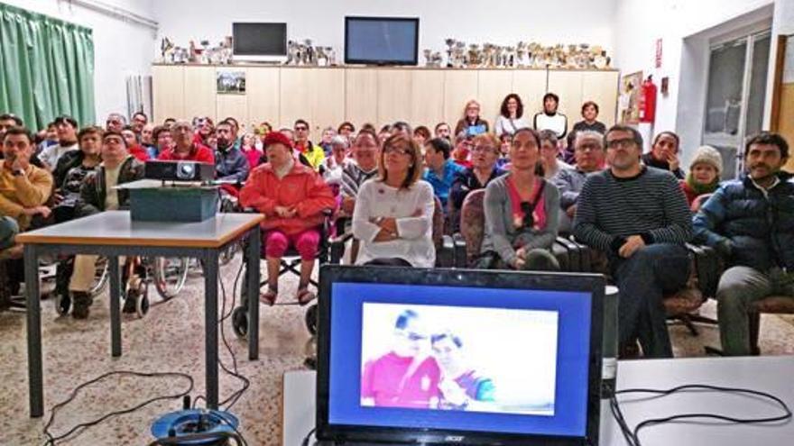 Los alumnos del Doble Amor protagonizan un vídeo para recaudar fondos para el centro