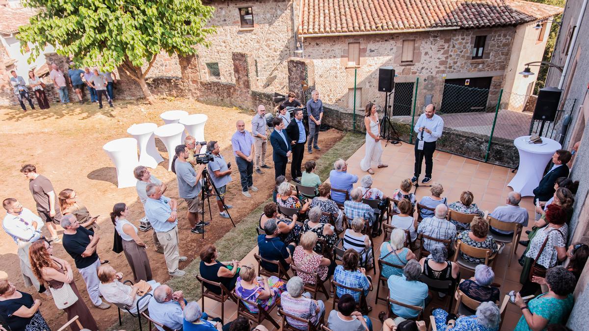 La inauguració del centre a Santa Pau