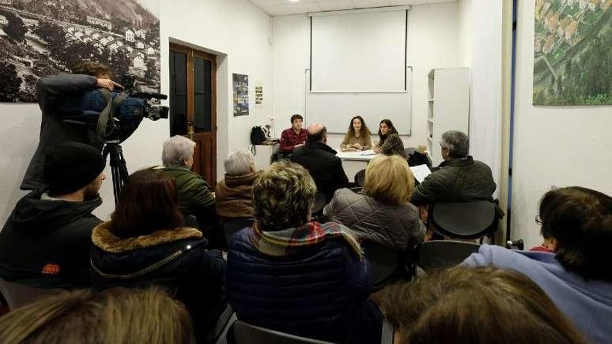 La reunión celebrada en el centro de interpretación de Bustiello.