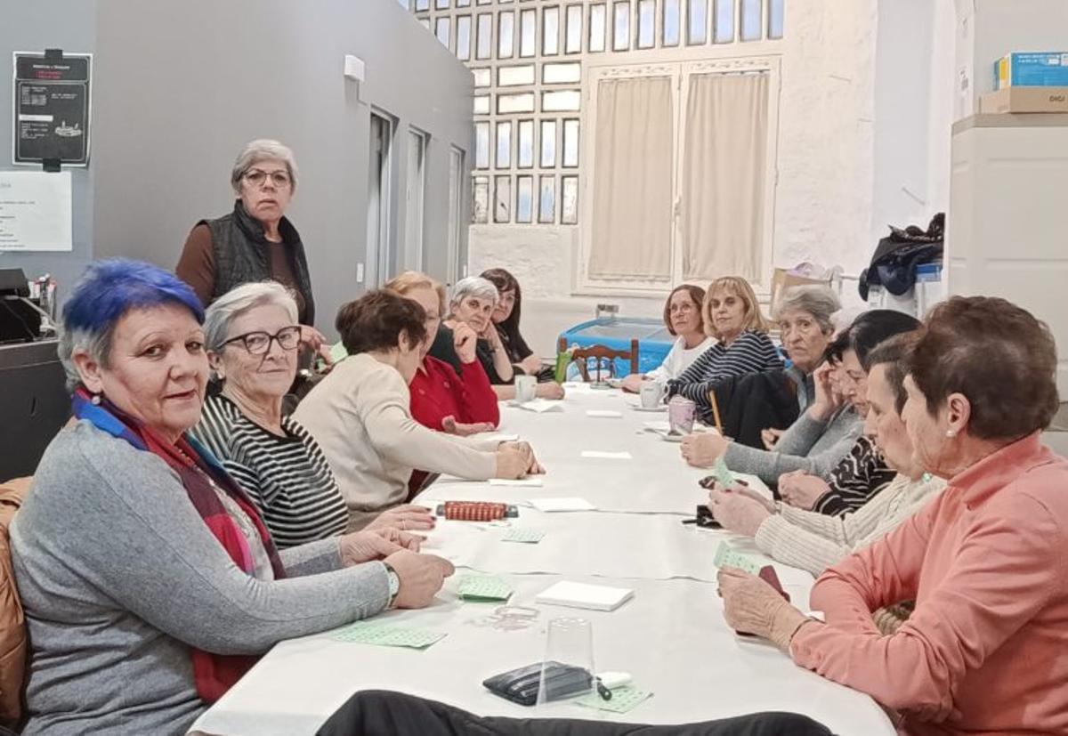 Comida popular y actuación de la cantante Alicia Lahuerta en Salillas de Jalón. | SERVICIO ESPECIAL