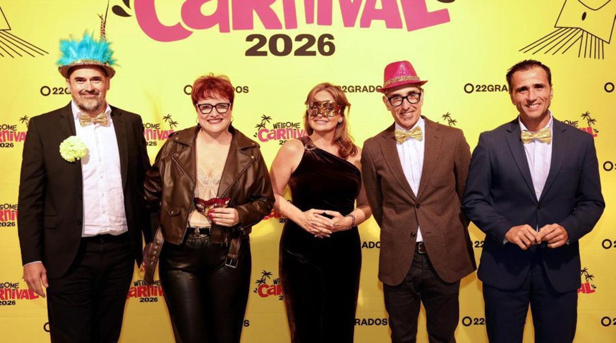 Photocall del evento con diversos representantes institucionales y empresarios