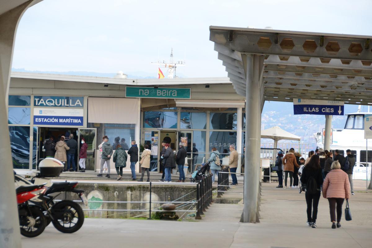 Colas en la estación Marítima de Cangas durante este mes de diciembre